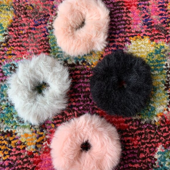 Assorted Hair Accessories - Picture 8 of 10